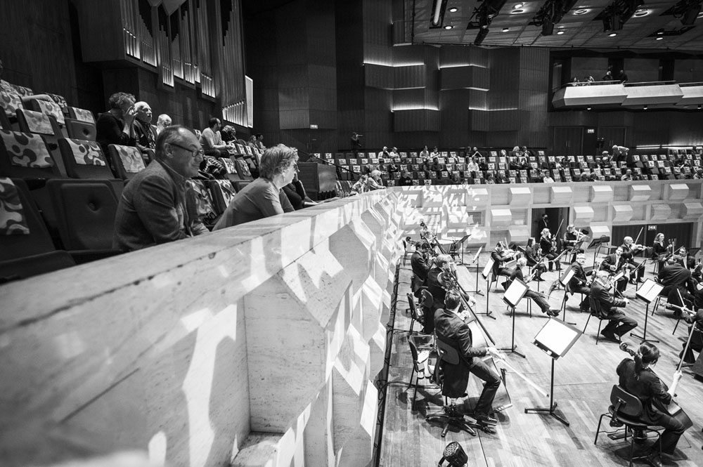 Het publiek in de grote zaal van de Doelen in april 2021.